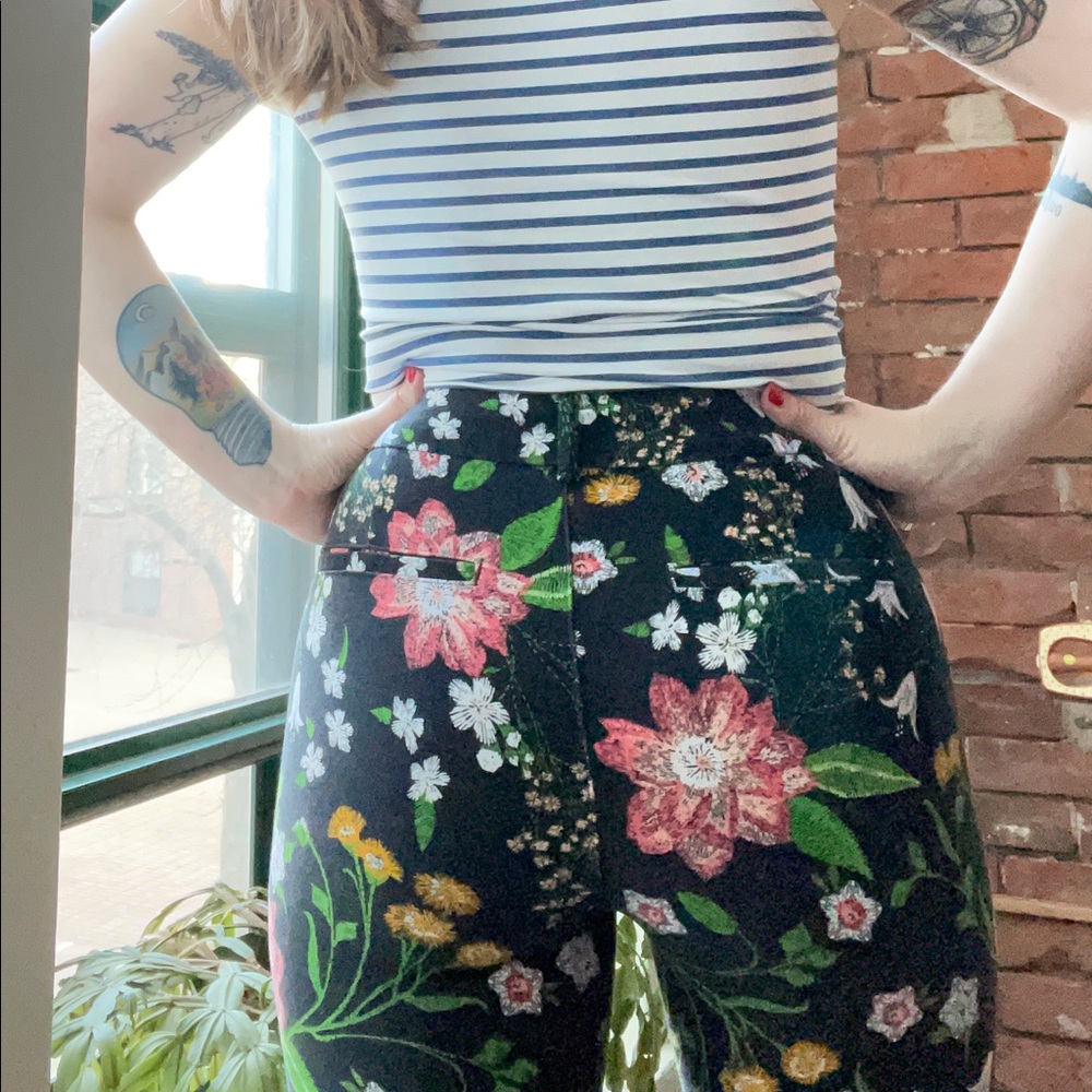 Old Navy Black Flower Print Cropped Mid-Rise Pixie Dress Pants